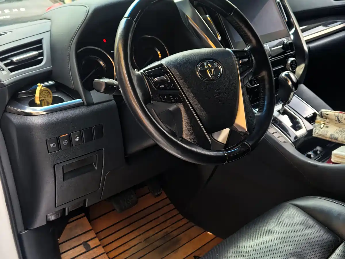 Toyota Vellfire 2023 Crown Hybrid 2.5L HV Luxury фото 3