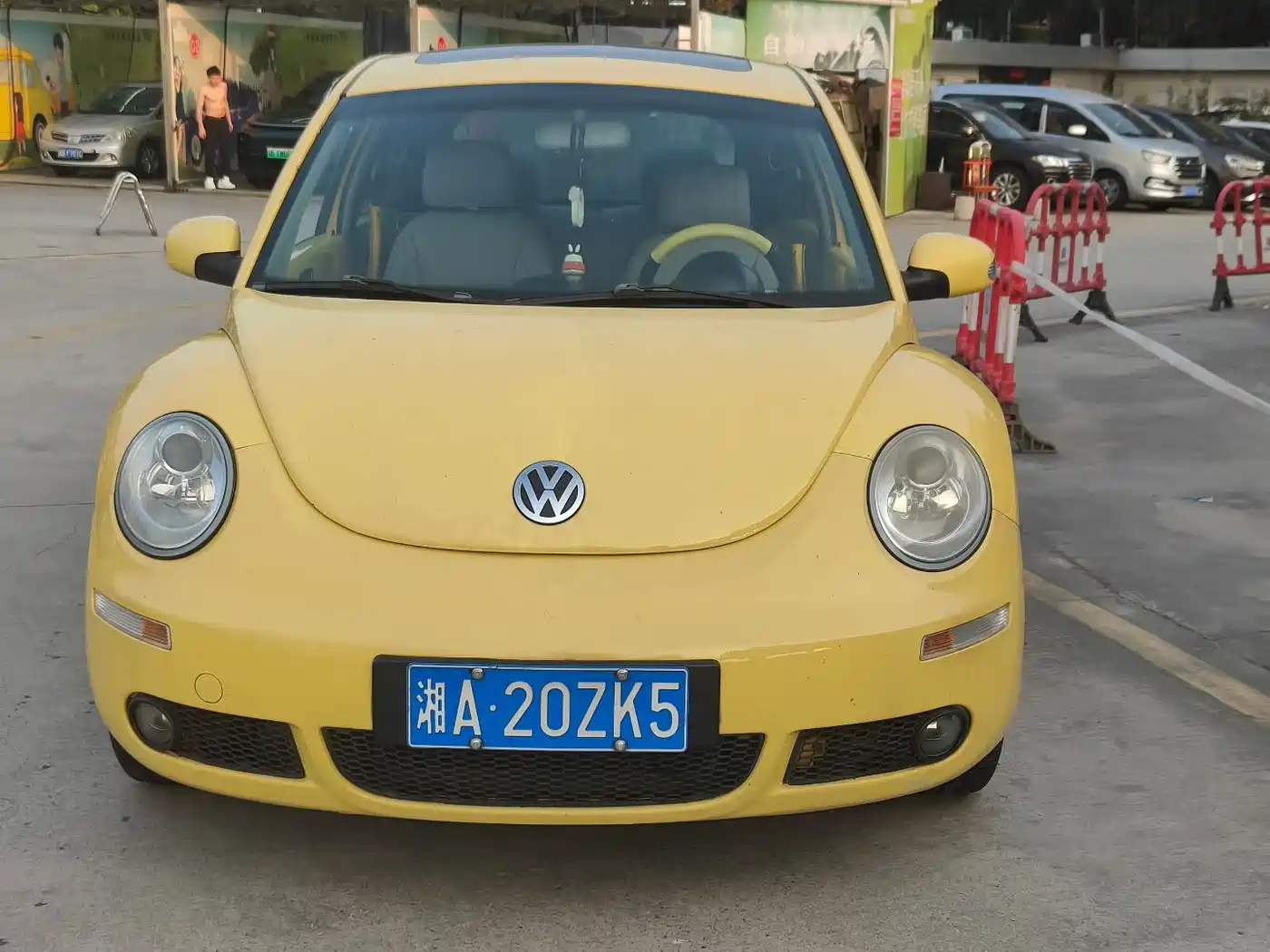 Volkswagen Beetle 2010 Model 2.0 BlackOrange Comfort Edition фото 2