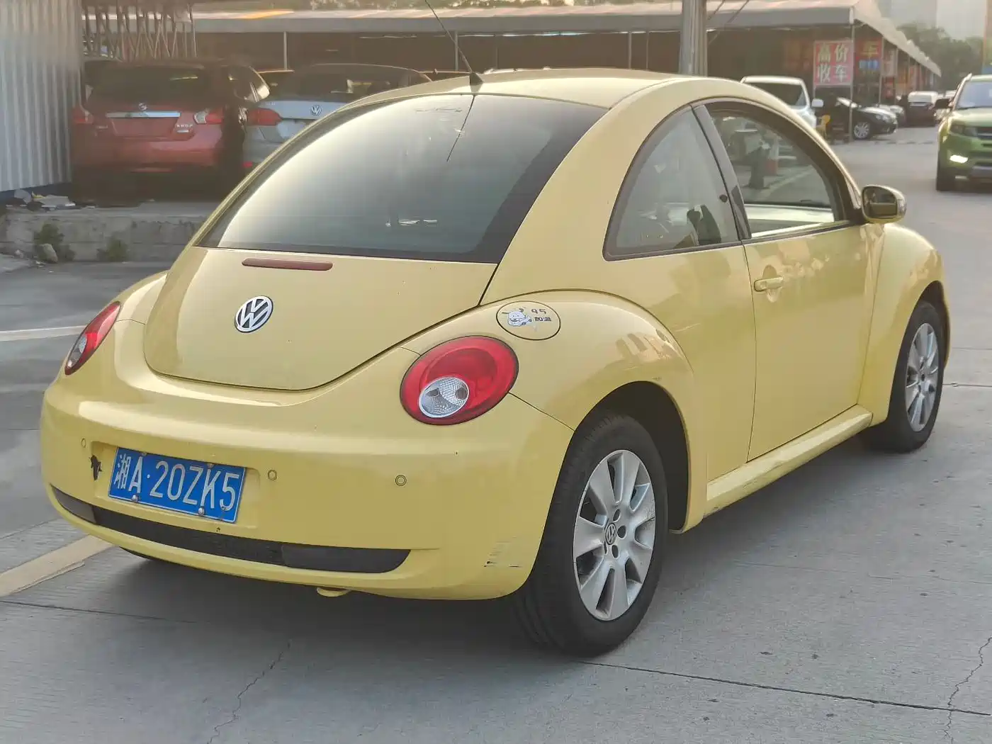 Volkswagen Beetle 2010 Model 2.0 BlackOrange Comfort Edition фото 4