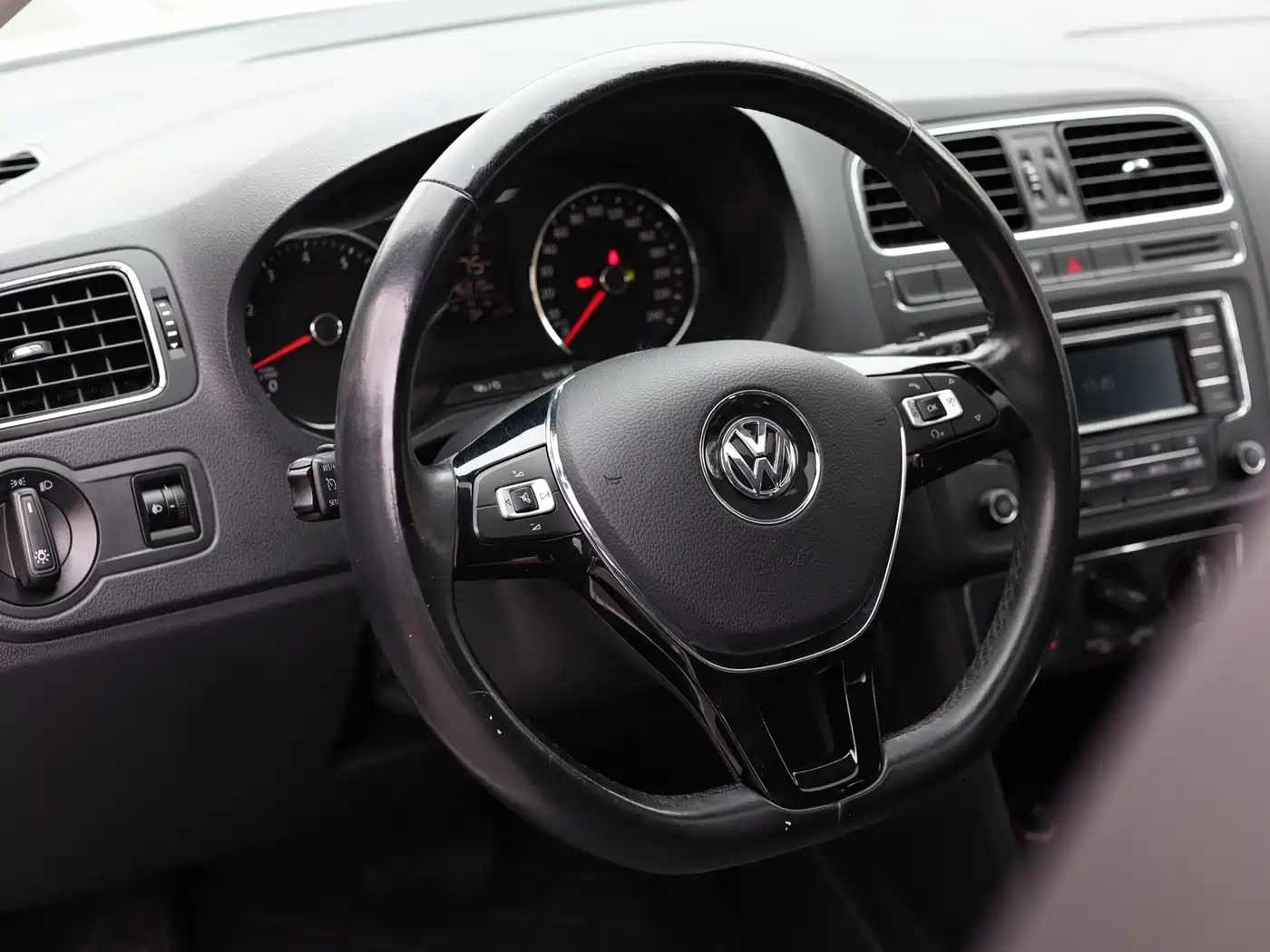 Volkswagen Polo 2016 1.6L Automatic Comfort фото 15