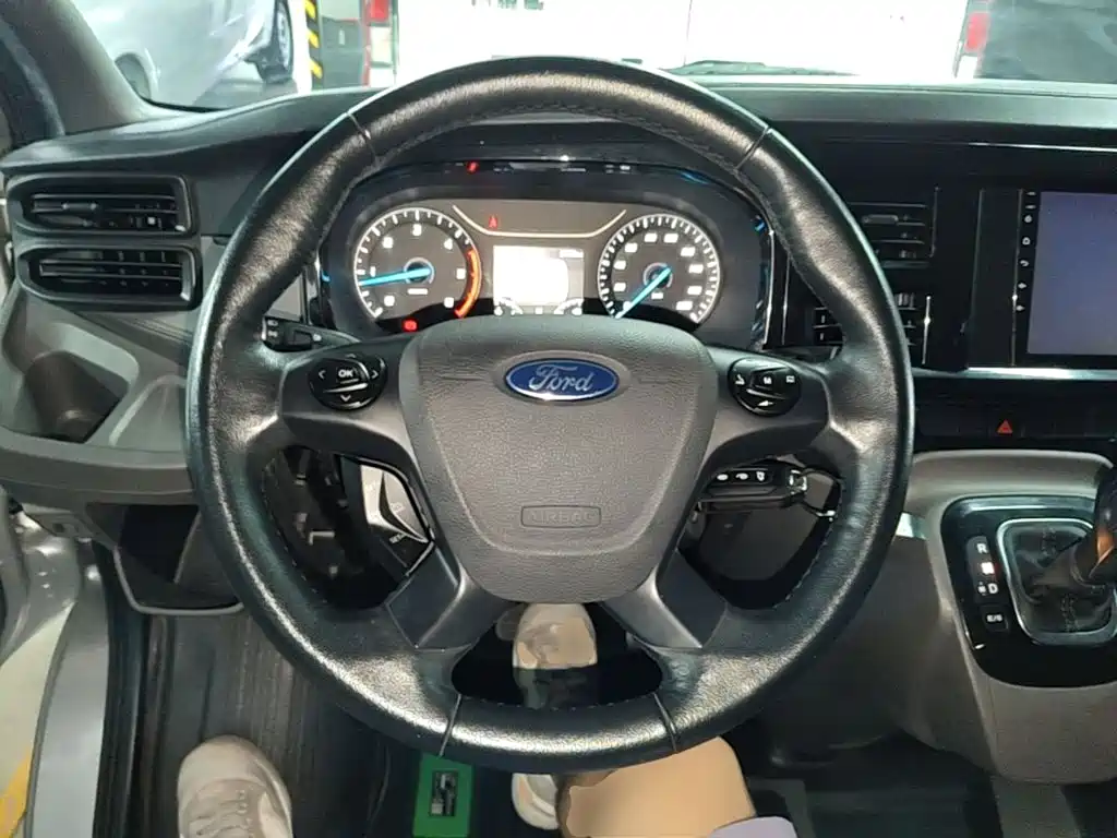 Ford New Generation Transit 2021 2021 Model 2.2T Automatic Logistics Vehicle Pro Long Wheelbase 7-Seat Medium Roof China VI