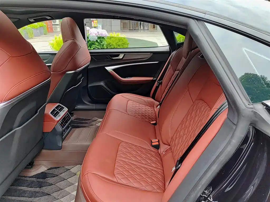 Audi A7L 2024 45 TFSI quattro Black Warrior Edition фото 8