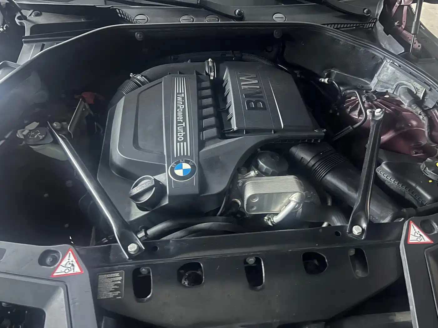 BMW 5 Series GT 2014 535i Leading фото 22