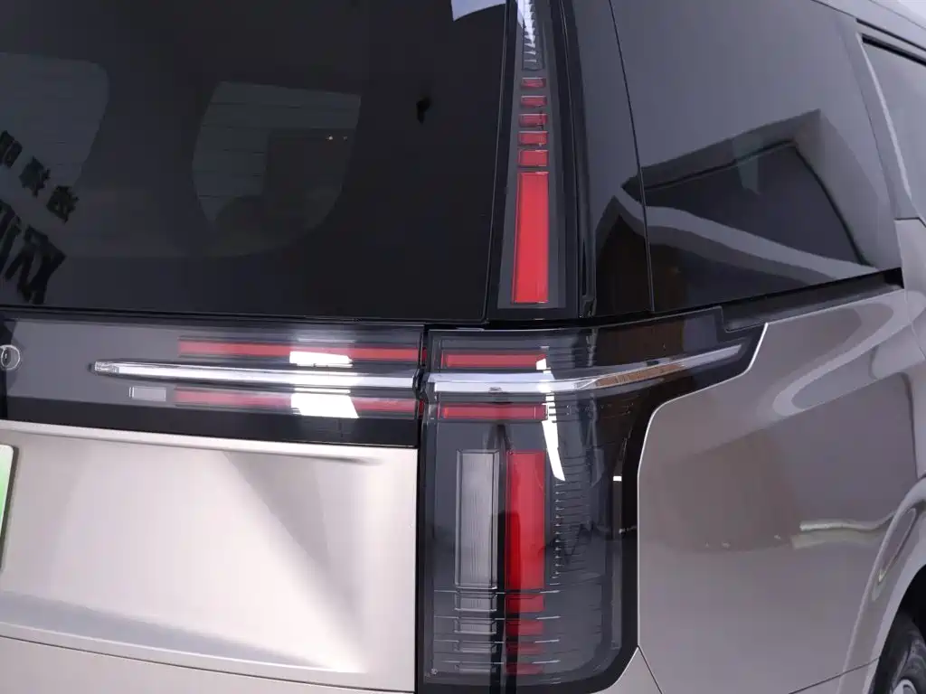 Volvo EM90 2024 2025 Ultra Six-Seater