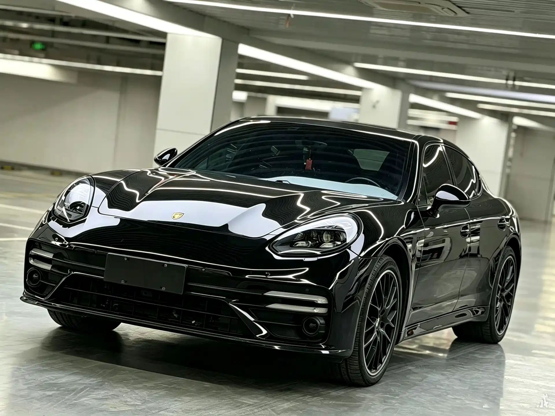 Фото 1 - Porsche Panamera