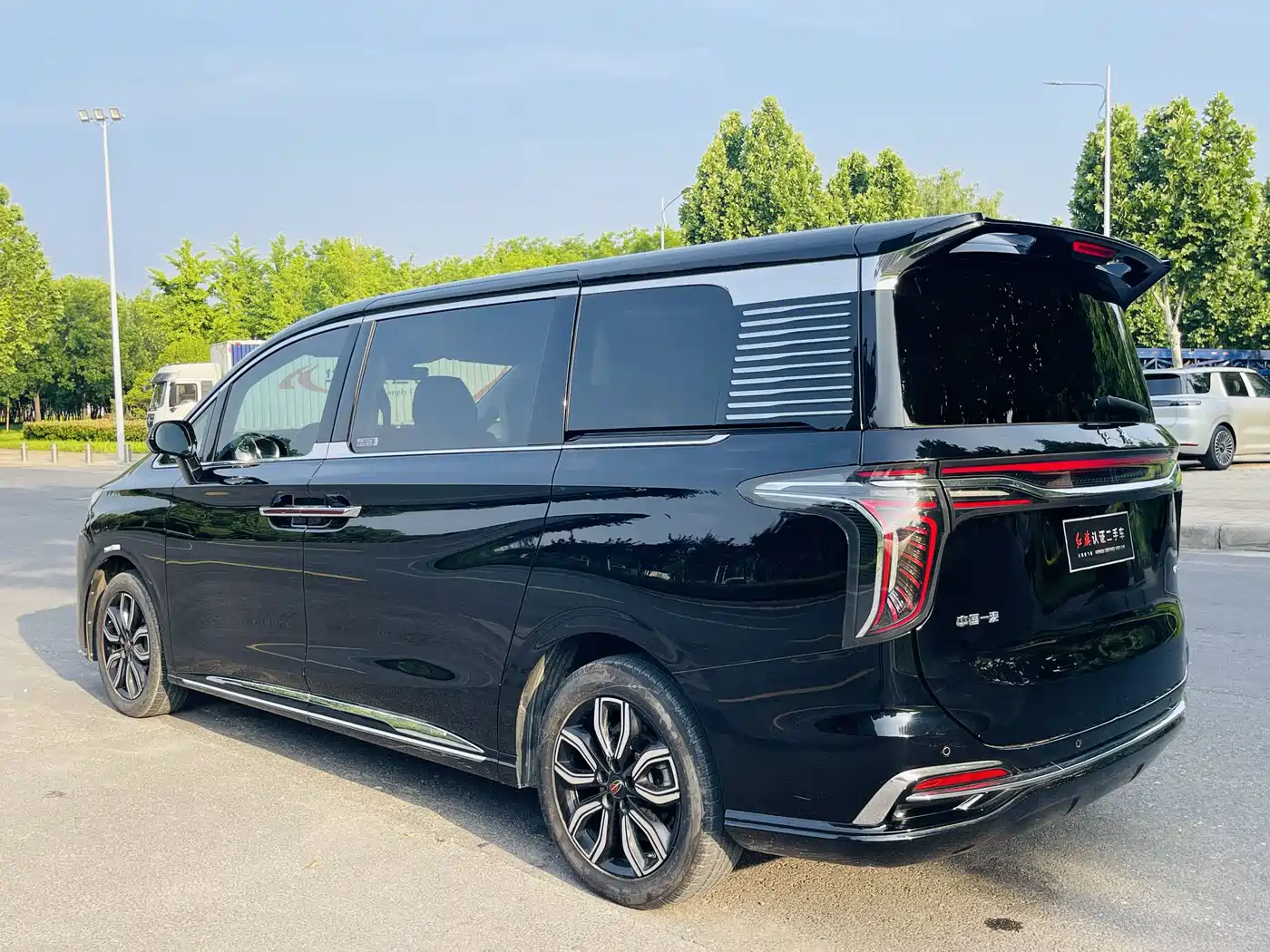 Hongqi HQ9 2023 2.0T Smart Connect Flag Enjoy Edition фото 27