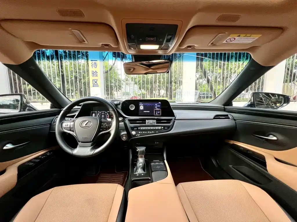Фото 5 - Lexus ES
