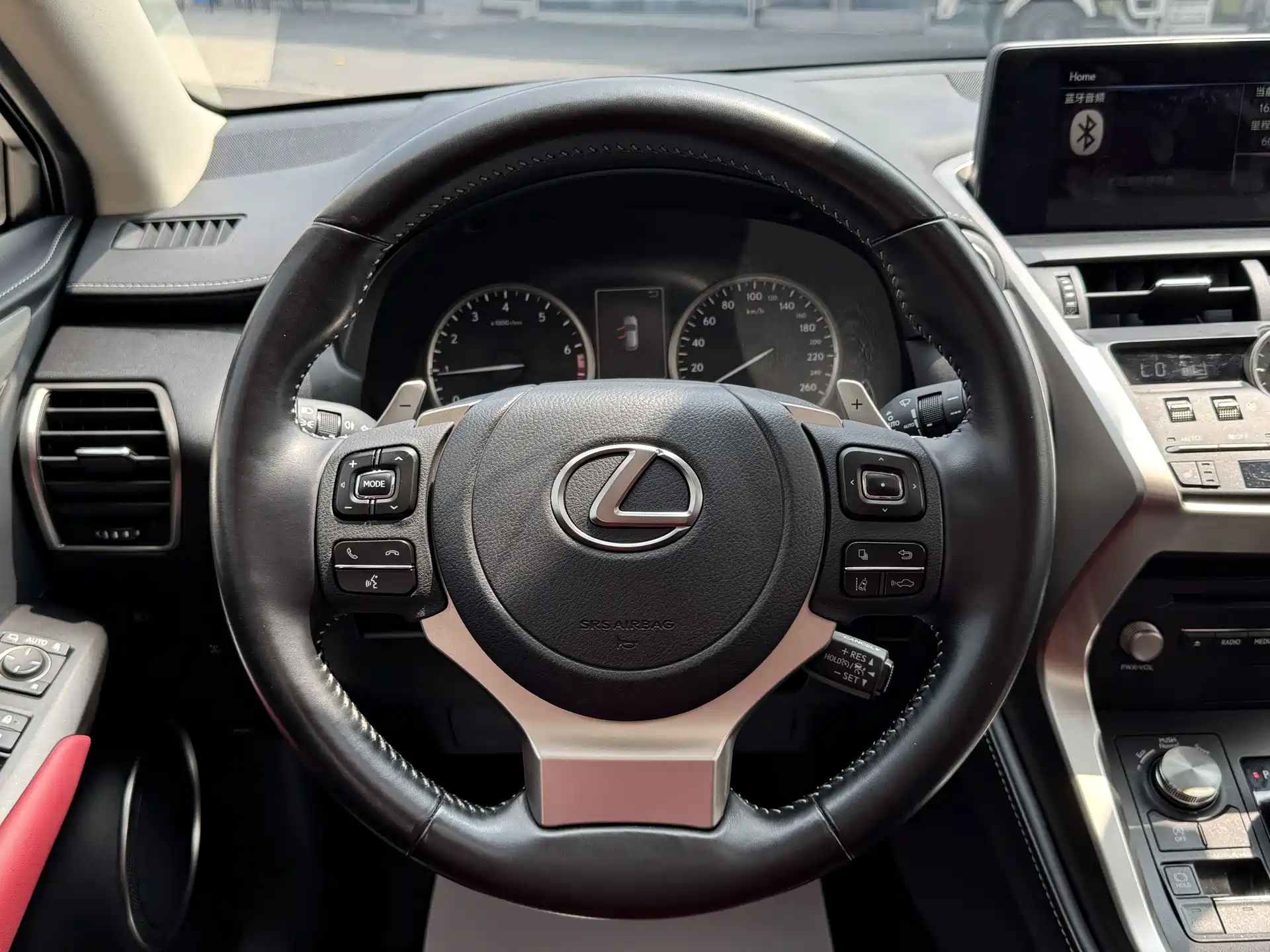 Фото 8 - Lexus NX