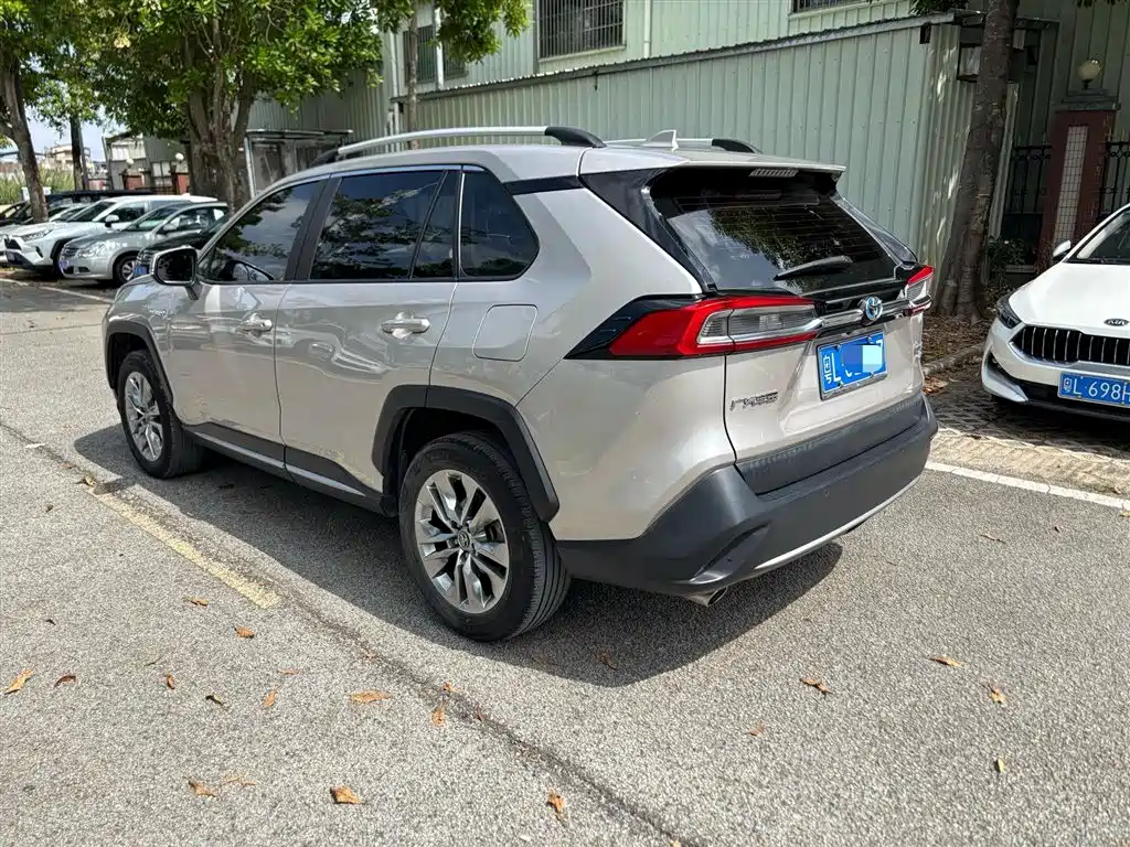 Toyota Wildlander 2022 Hybrid 2.5L E-CVT FWD Luxury Edition фото 10