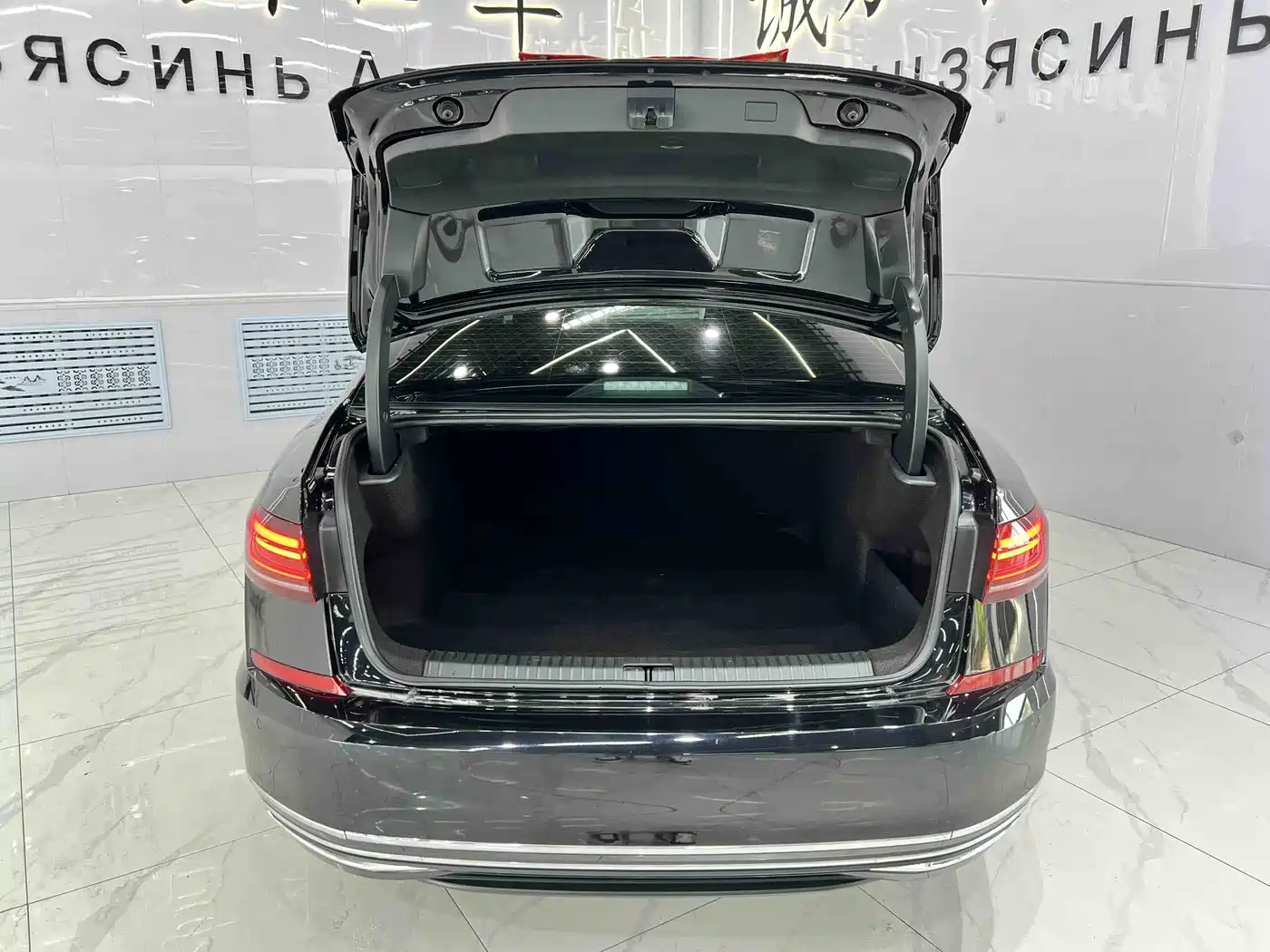 Volkswagen Passat 2022 280TSI Elite Edition фото 16