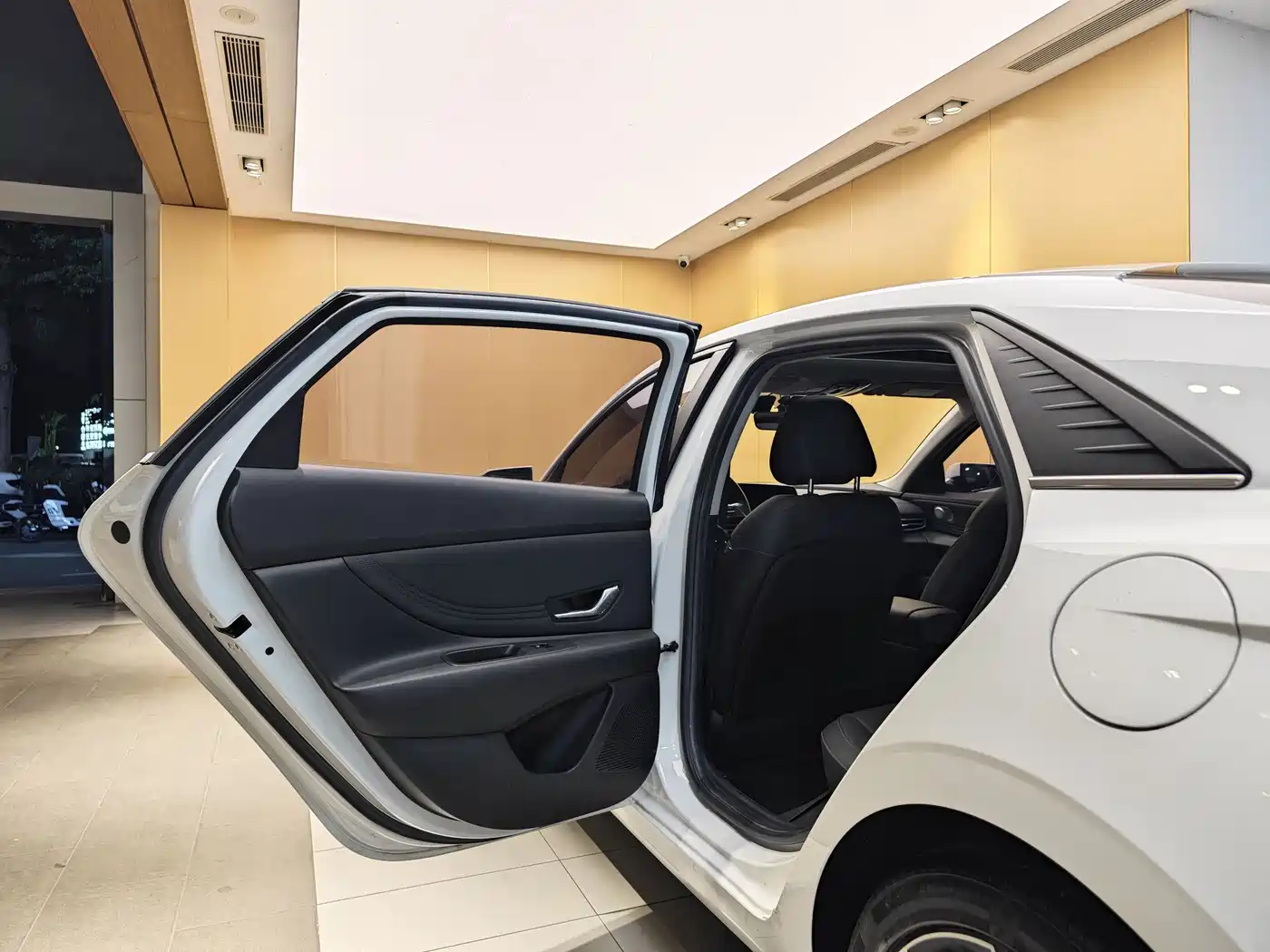 Hyundai Elantra 2021 1.5L CVT LUX Premium Edition фото 21