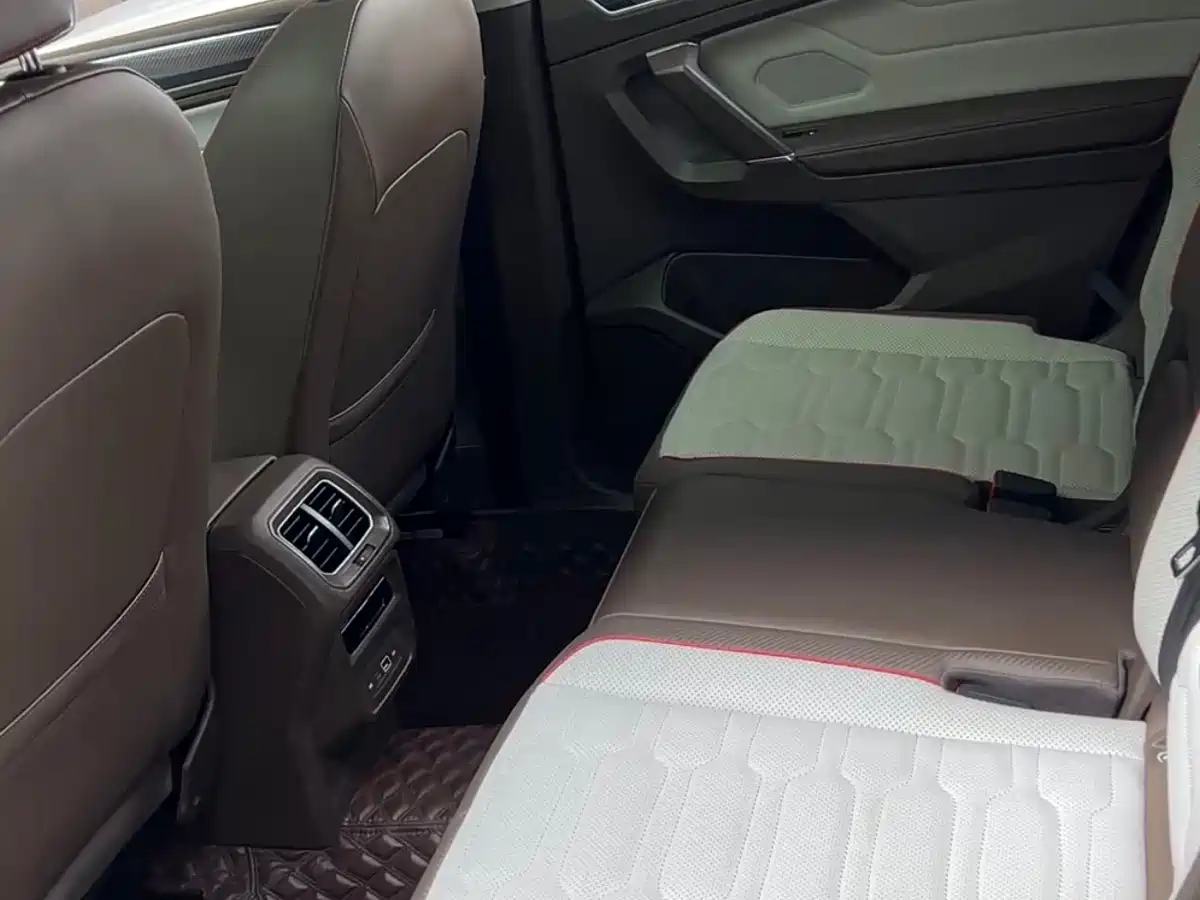 Volkswagen Tiguan L 2023 Facelift 380TSI Automatic 4WD R-Line Flagship Edition 7-Seater фото 8