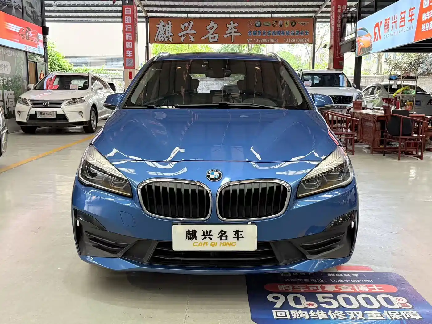 BMW 2 Series Touring 2018 218i Luxury Line фото 2