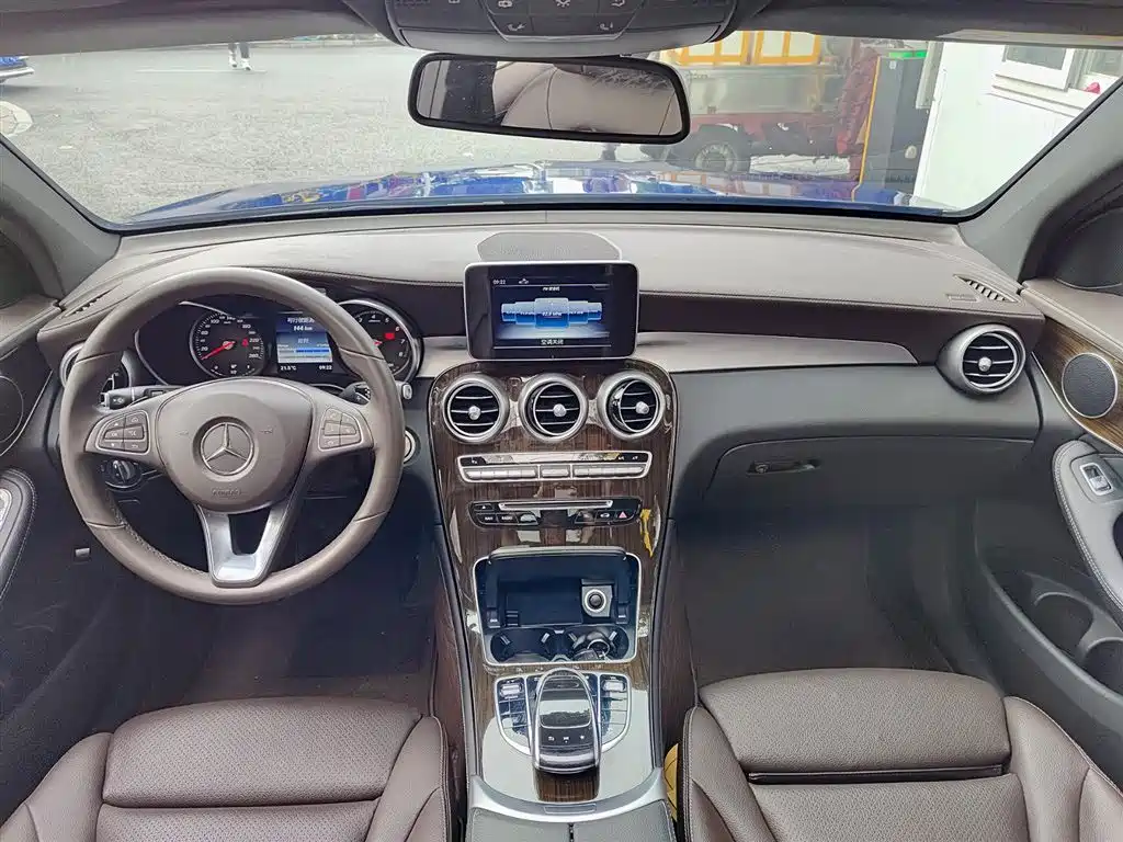 Mercedes-Benz GLC 2018 Facelift GLC 260 4MATIC Luxury фото 10