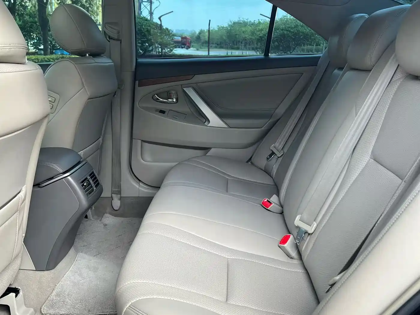 Toyota Camry 2011 240G Luxury Anniversary Edition фото 9