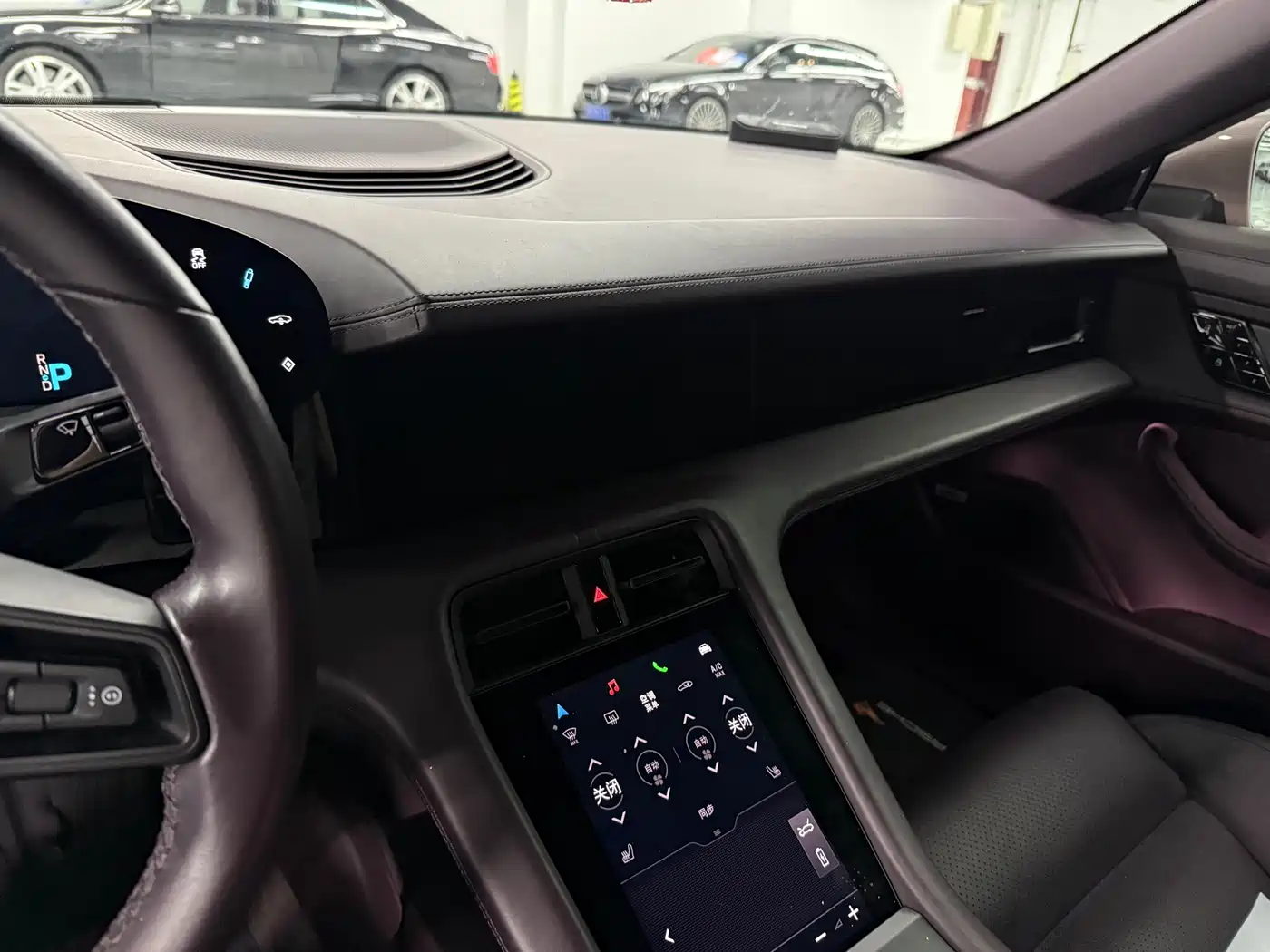 Porsche Taycan 2020 Taycan фото 8