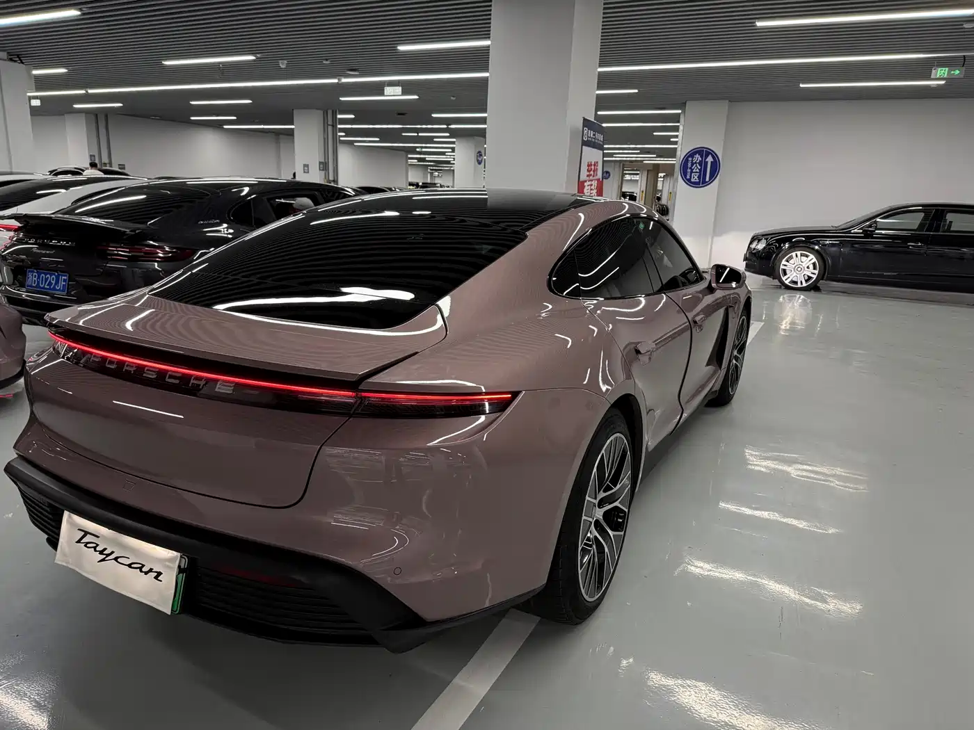 Porsche Taycan 2020 Taycan фото 12