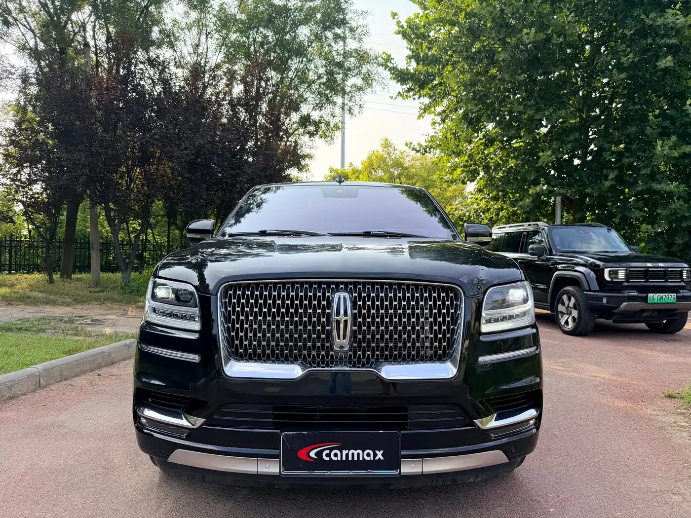 Фото 2 - Lincoln Navigator