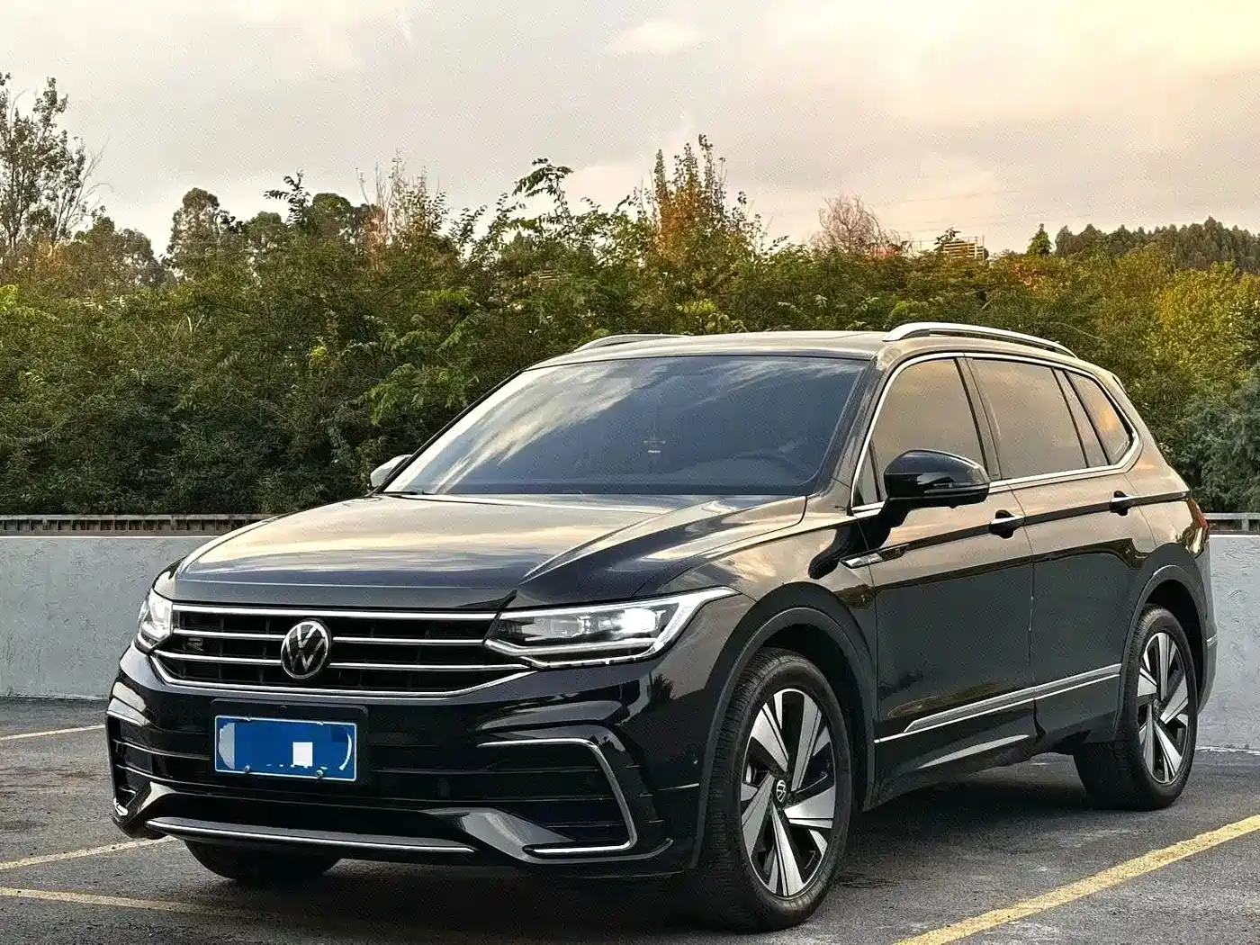 Volkswagen Tiguan L 2023 330TSI Auto 2WD R-Line Premium Edition