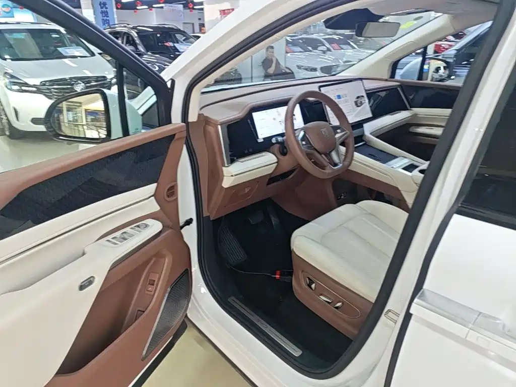 BYD Xia 2025 2025 DM-i 1.5T 180km Surpass Edition
