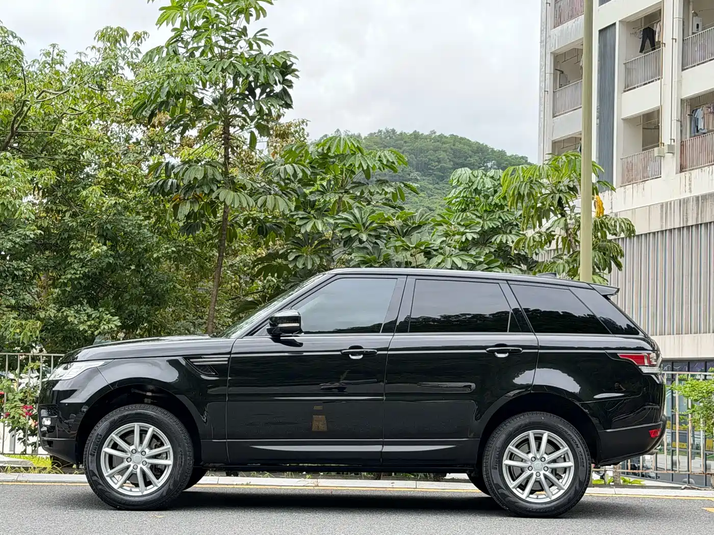 Land Rover Range Rover Sport 2017 3.0 SC V6 SE фото 5