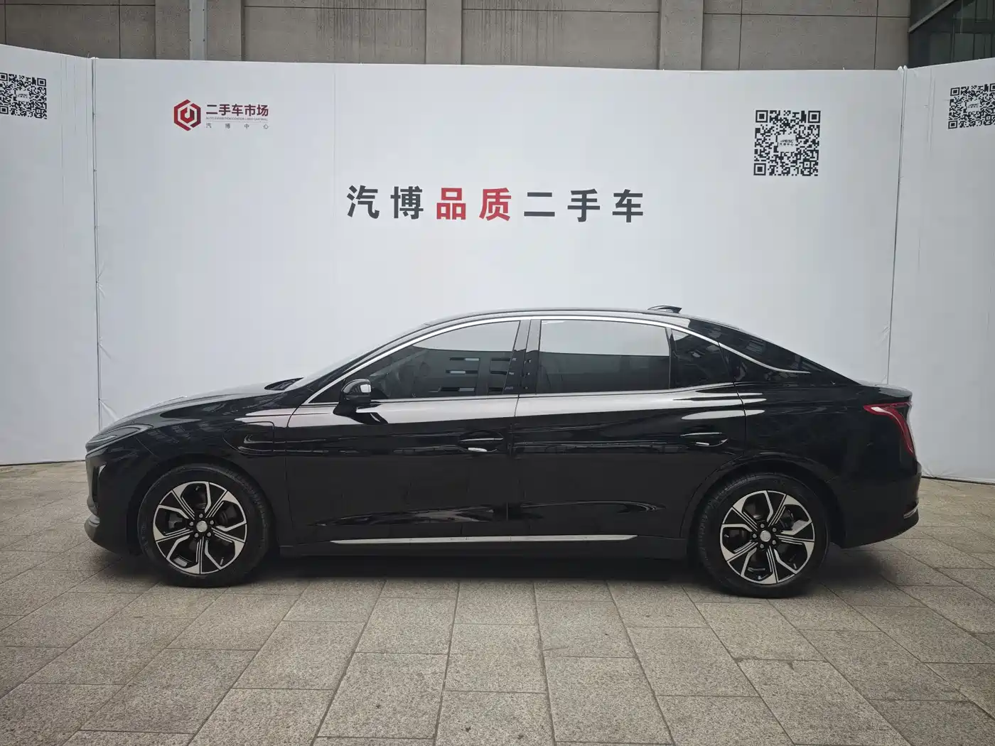 Hongqi E-QM5 2022 431km Charging Enjoyment Edition фото 4