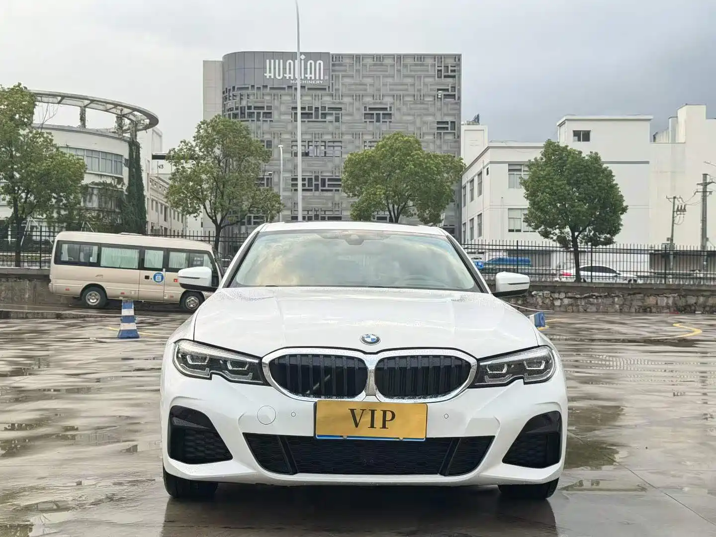 Photo 1 - BMW 3 Series
