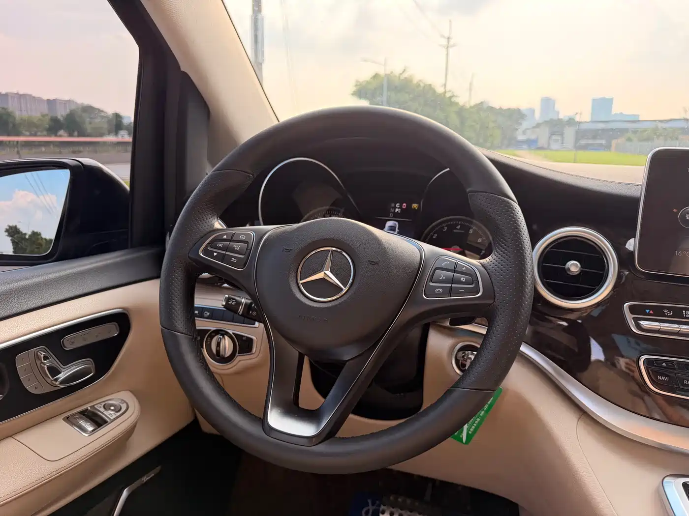 Mercedes-Benz V-Class 2018 V 260 L Premium Long Wheelbase Edition China VI фото 23
