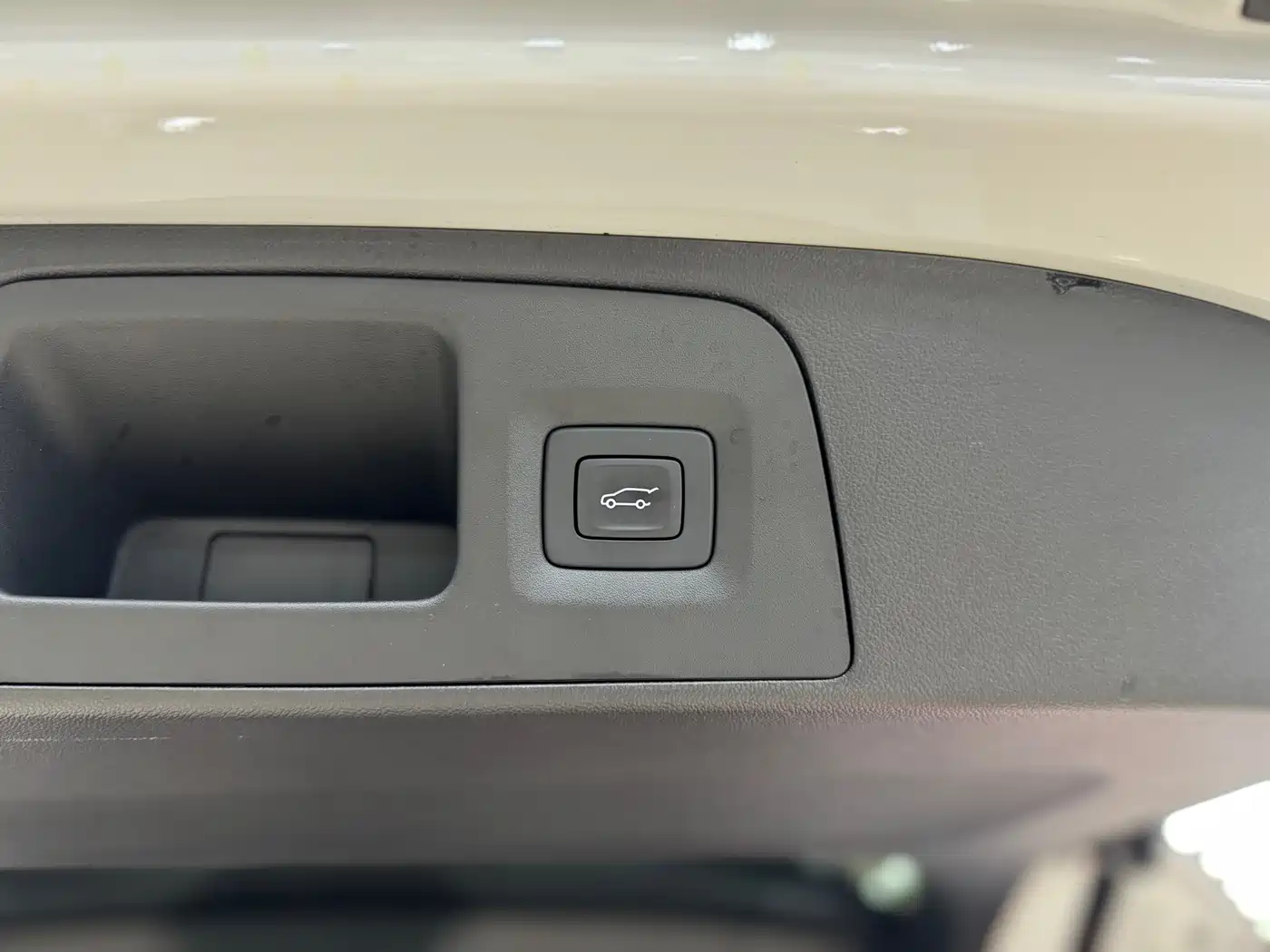 Buick Century 2023 2.0T 7-Seater World Edition фото 21