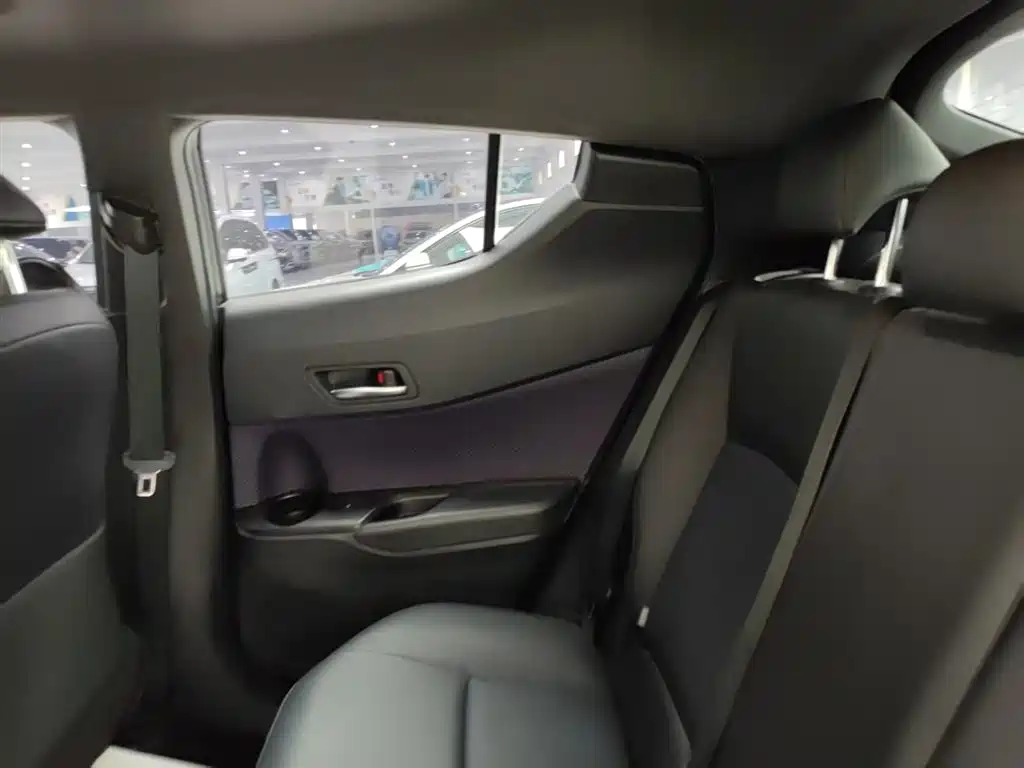Toyota C-HR 2020 Model 2.0L Leading фото 15