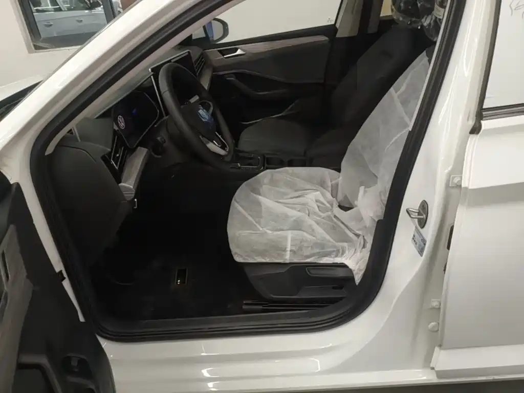 Photo 15 - Volkswagen Sagitar
