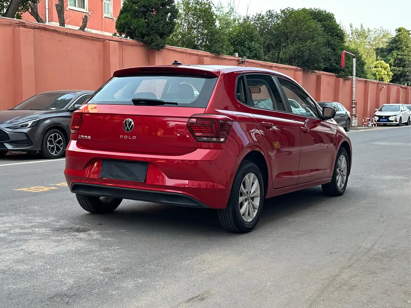 Volkswagen Polo 2023 Facelift Plus 1.5L Auto Chroma Tech Edition фото 4