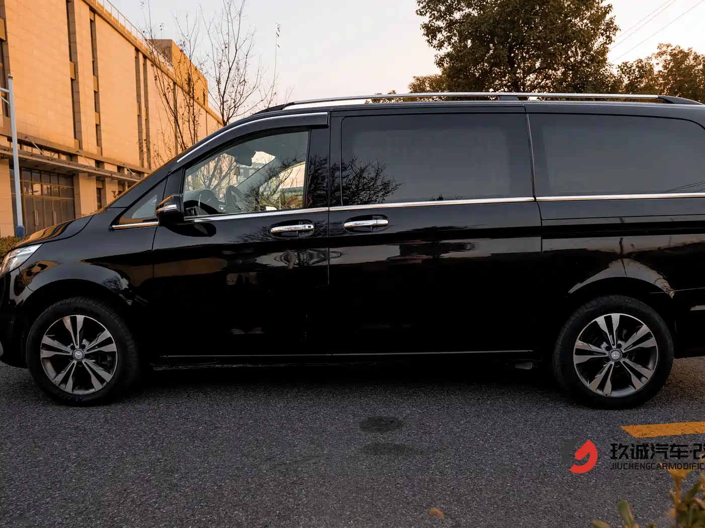 Mercedes-Benz V-Class 2017 Model V 260 Pilot Edition фото 3