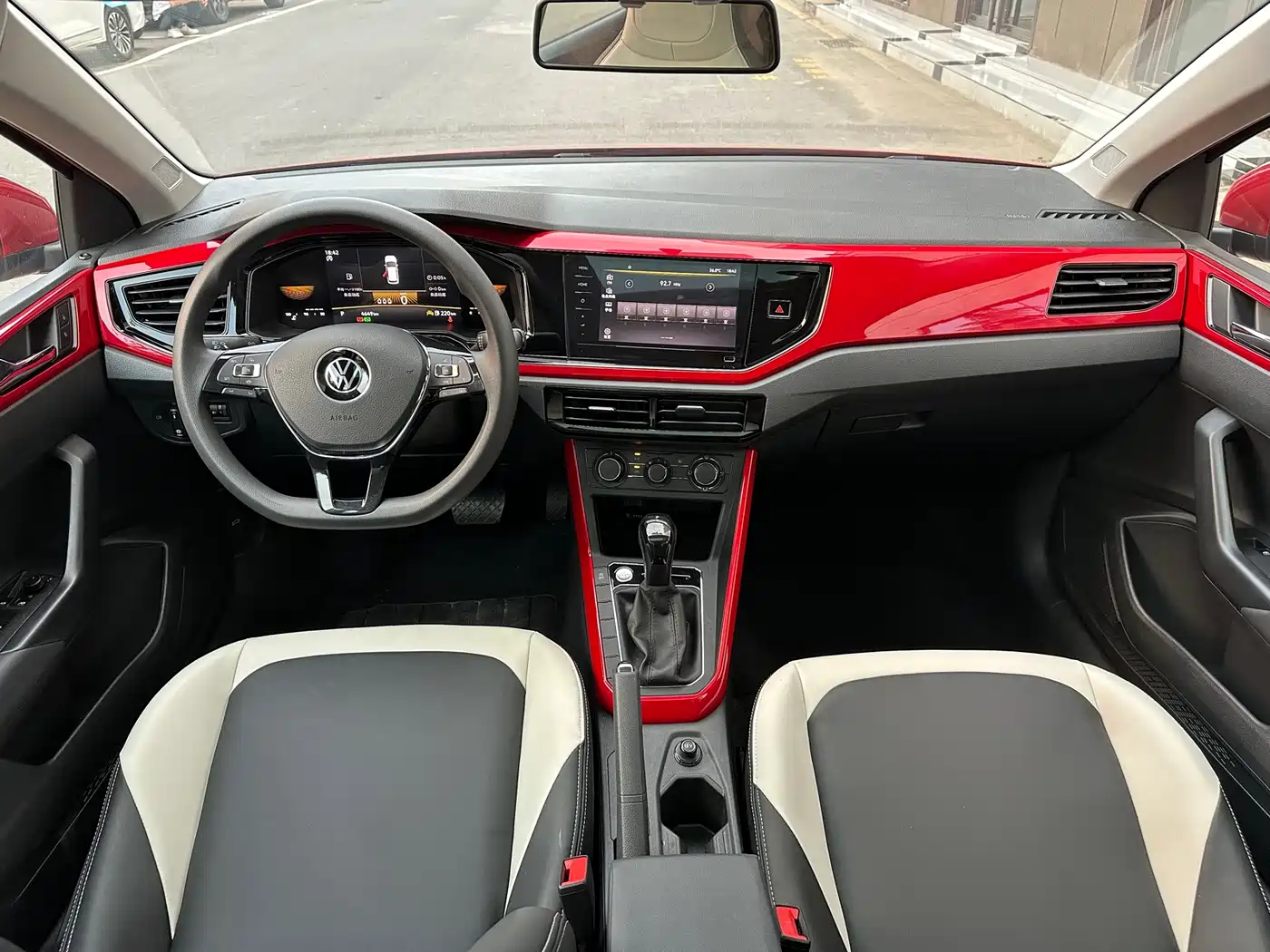 Volkswagen Polo 2023 Facelift Plus 1.5L Auto Chroma Tech Edition фото 13