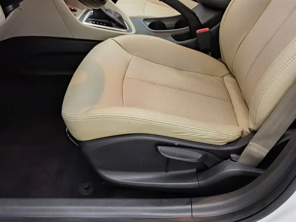 Buick Excelle 2021 Exemplar 1.5L Auto Progressive фото 20