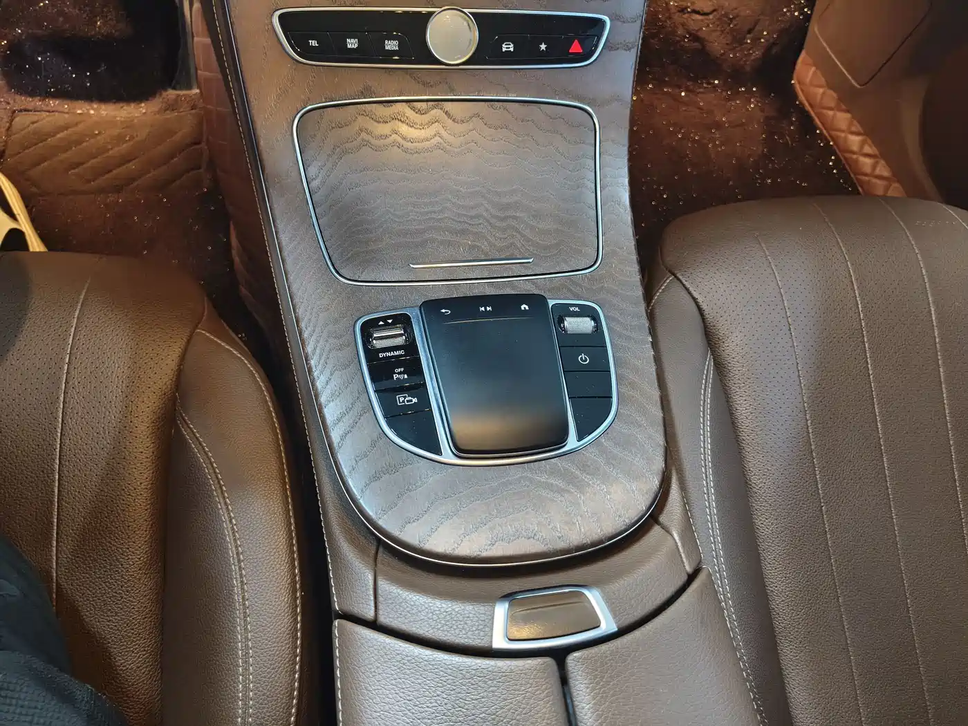 Mercedes-Benz E-Class New Energy 2021 E 350 e L Plug-in Hybrid Sports Sedan фото 7