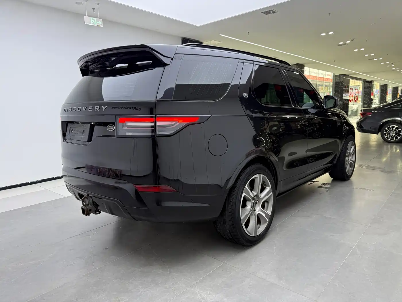 Land Rover Discovery 2019 2.0T SE фото 3
