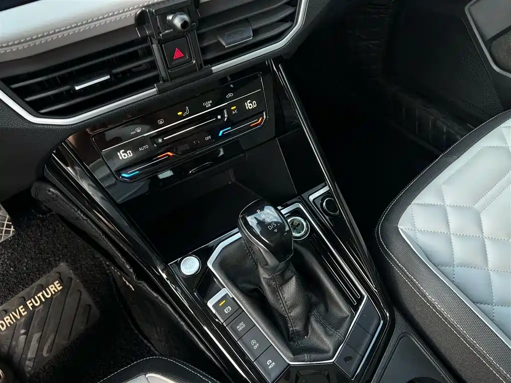 Volkswagen Tayron 2023 280TSI 2WD Luxury Plus Advanced Edition фото 13