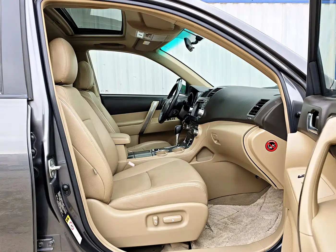 Toyota Highlander 2011 2.7L 2WD 7-seat Luxury фото 9
