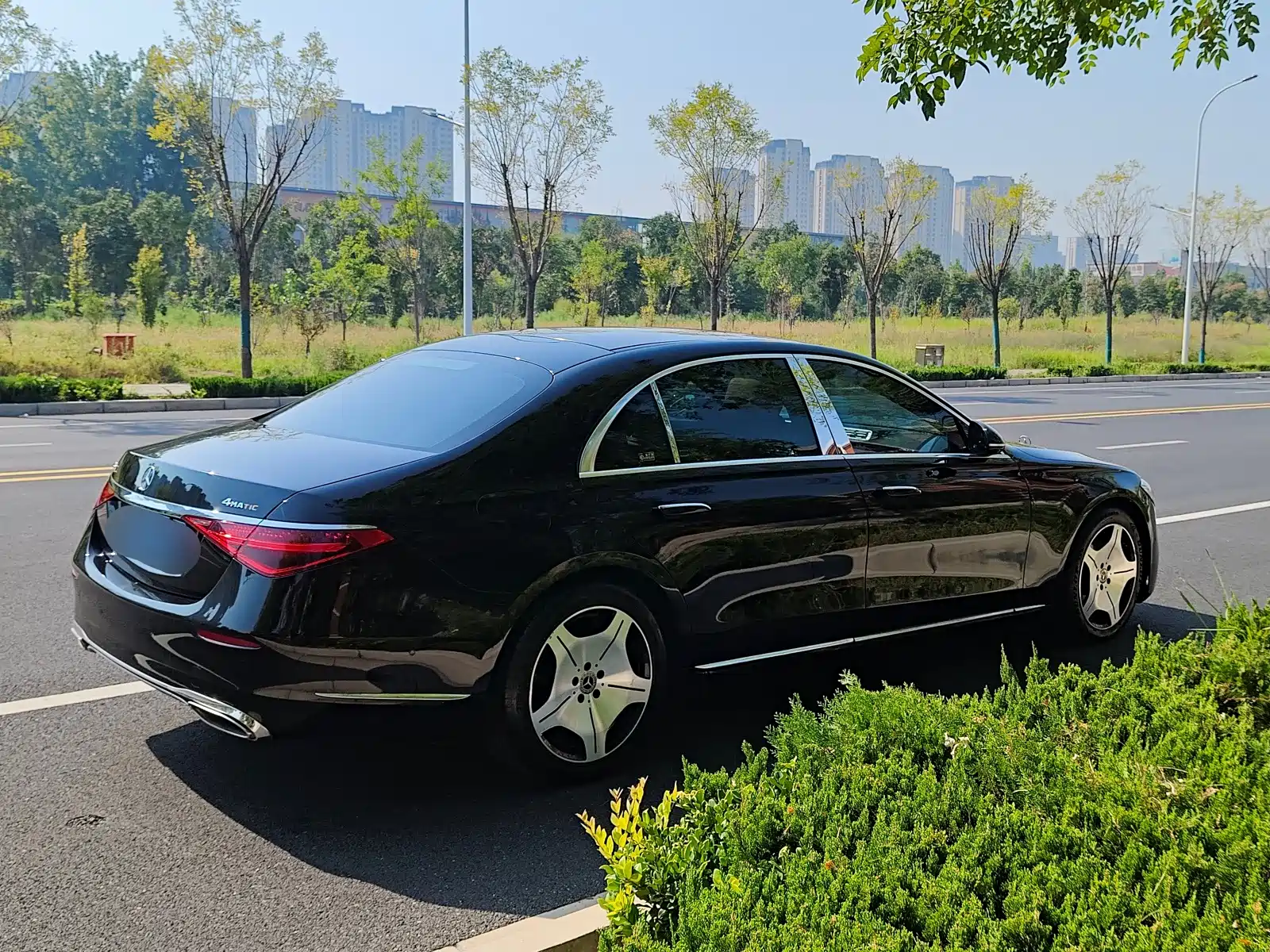 Photo 43 - Mercedes-Benz S-Class