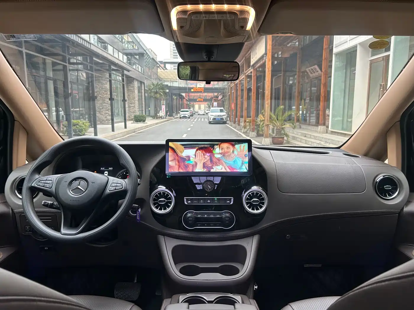 Mercedes-Benz Vito 2023 2.0T Business 7-Seater фото 7