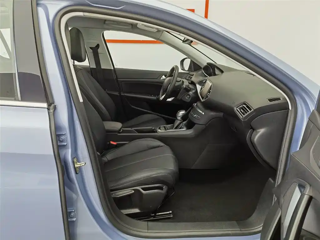 Peugeot 308S 2015 1.2T Auto Dynamic Edition фото 23