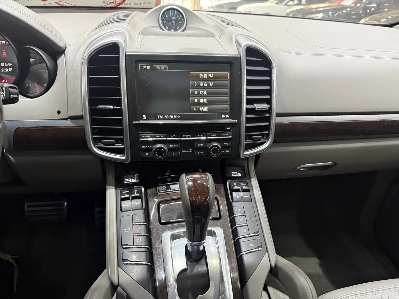 Porsche Cayenne 2011 Cayenne 3.0T фото 5