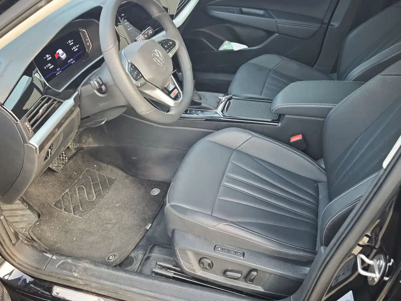 Volkswagen Passat 2025 Outstanding 380TSI Dragon Soaring Edition фото 4