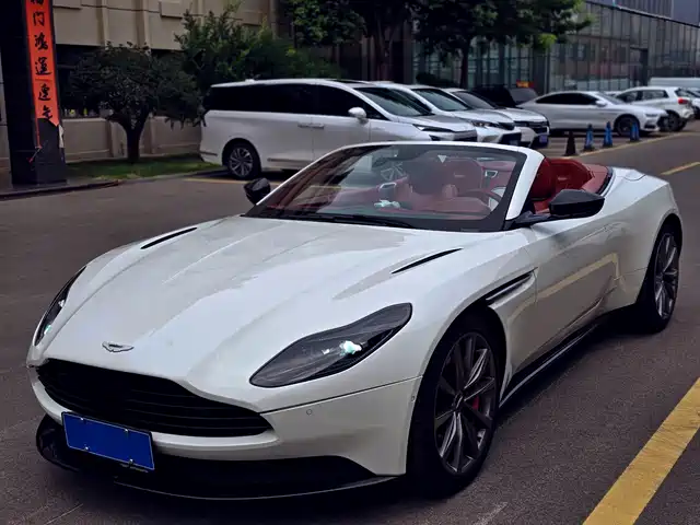 Aston Martin DB11 2019