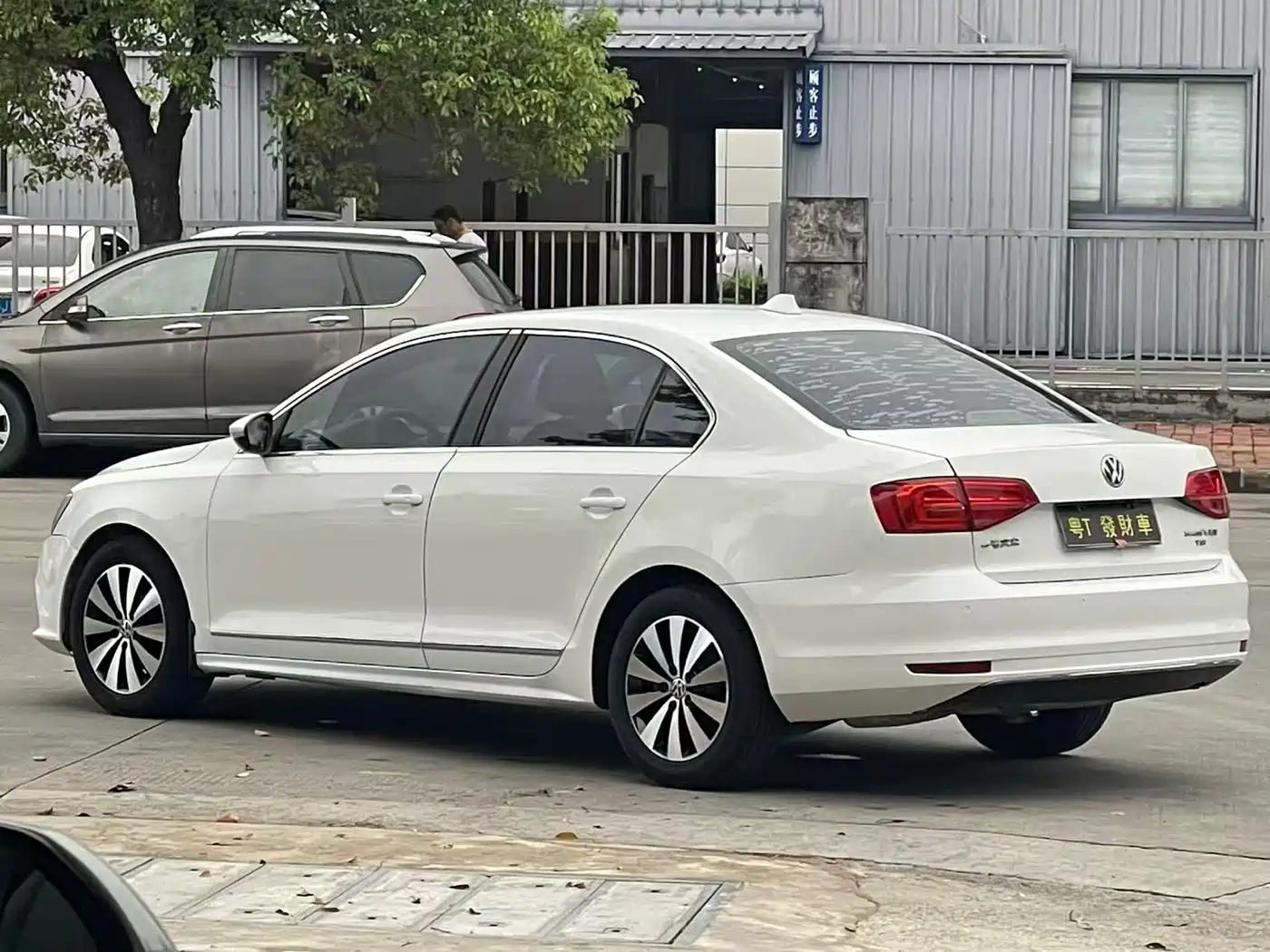 Volkswagen Sagitar 2017 1.6L Automatic Comfort фото 7