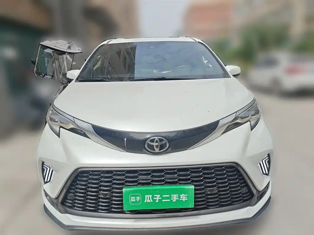 Toyota Granvia 2024 2.5L Hybrid Luxury фото 24