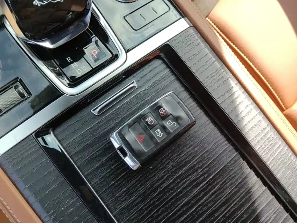 Фото 9 - Jaguar XFL