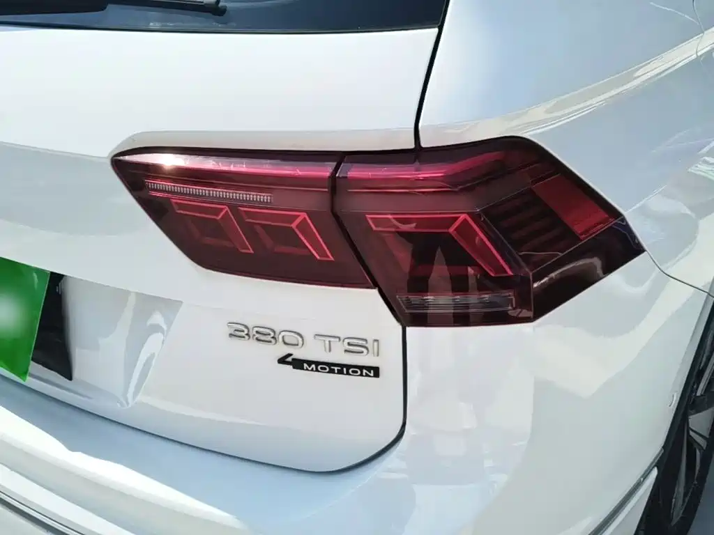صورة 8 - Volkswagen Tiguan L