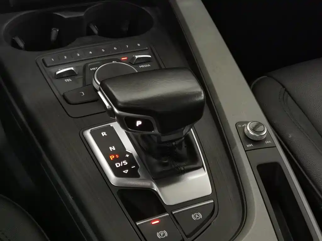 Audi A4L 2017 Plus 40 TFSI Progressive фото 13